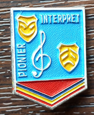 INSIGNA ROMANIA - PIONIER INTERPRET - FARA CLASA, ALUMINIU - TEMATICA PIONIERI foto