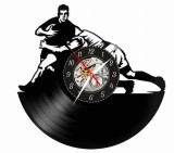 Ceas de perete din disc vinil, Tematică Rugby, Design Sportiv cu Luptă pentru Balon, Negru
