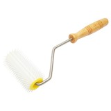 Rola de descapacit apicola 99 mm din plastic, cu maner din lemn