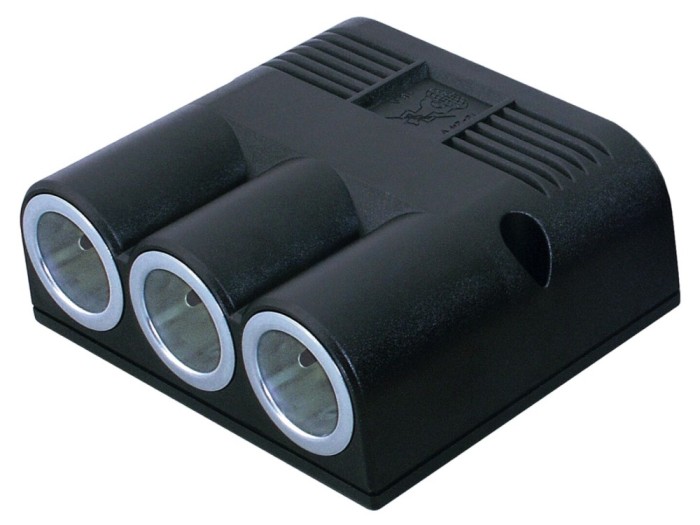 Adaptor soclu brichetă auto 16A x3