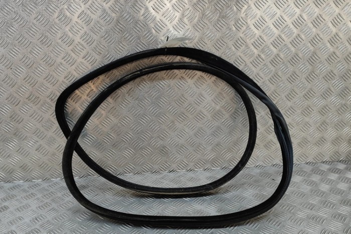 Garnitura ușă st&acirc;nga față LAND ROVER RANGE ROVER EVOQUE L538 2017 OEM: BJ32-20708-AD | 29530366