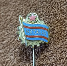 Insigna (model vechi) fotbal - &quot;METALUL&quot; BUCURESTI (varianta argintie)