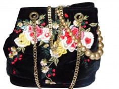 Poseta noua, brand Zara , catifea, brodata , colier nou cadou foto