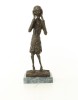 Tipatul-statueta din bronz pe un soclu din marmura BE-61, Abstract