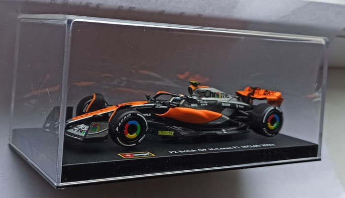 Macheta McLaren MCL60 Lando Norris cu pilot Formula 1 2023 - Bburago 1/43 F1