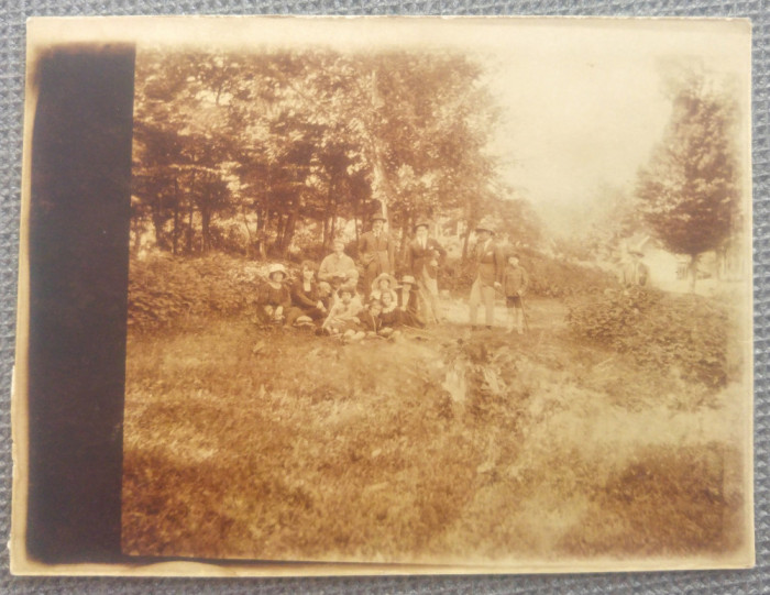 Fotografie de grup la padure// Barnova, Iasi, 1 mai 1923