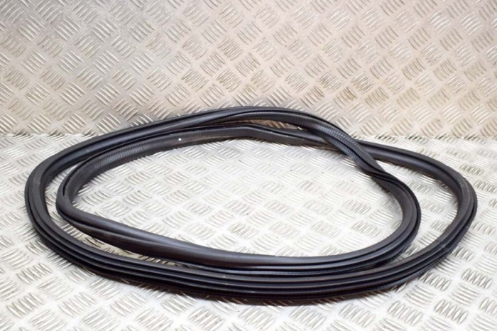 Garnitura ușă st&acirc;nga spate SKODA OCTAVIA IV NX3, NN3 2022 OEM: 5E6867367 | 20815309