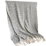 Cumpara ieftin Esarfa gri cu imprimeu leopard si franjuri