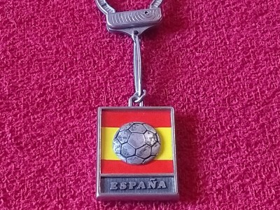 Breloc fotbal - Cupa Mondiala Spania 1982 foto