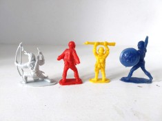 Lot 4 figurine soldati plastic colectie
