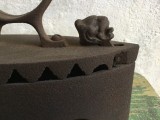 colectie / design - Vechi fier de calcat cu jar model cap de leu realizat in prima jumatate a sec XX la Cluj !