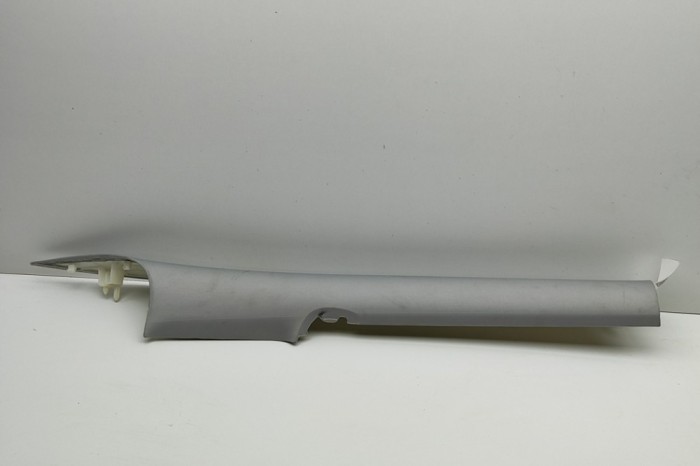 Ornament st&acirc;lp spate st&acirc;nga TESLA MODEL 3 2019 OEM: 1086265-01-J 30482411