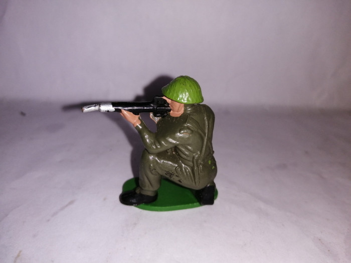 bnk jc Britains Herald British Khaki Infantry Defense - puscas