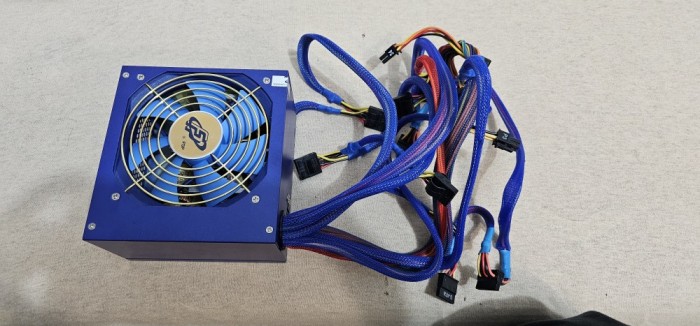 SUSRSA PC FSP Blue Storm II 400 MODEL (FSP400-60GLN) FUNCTIONEAZA .