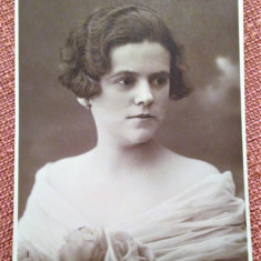 Portret de femeie. Fotografie datata 1929 - Atelier E. Popp, Ploesti