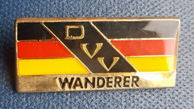 C679-I-Insigna Club DVV Wanderer Drumetie si alergari sportive Germania bronz. foto
