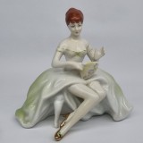 Bibelou portelan romanesc vechi, vintage - Fata cu evantai