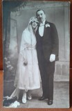 Fotografie tip carte postala, mire si mireasa, perioada interbelica
