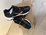 Mizuno Wave Stealth Neo 2 Ediție Limitată Negru/Verde, Mărimea 38,5 &ndash; Noi, &icirc;n cutie și cu etichetă.