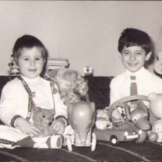 HST P1526 Poză copii cu jucării România perioada comunistă