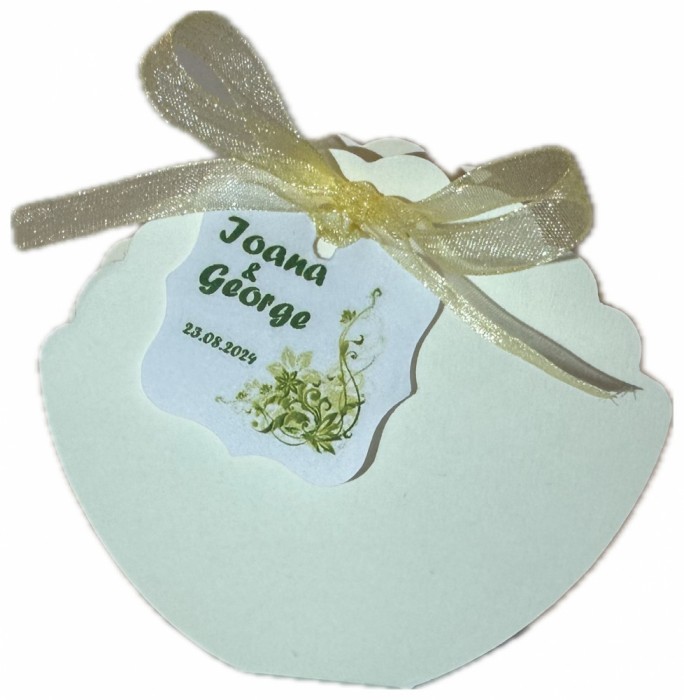 Cutie din carton ivoar forma scoica + eticheta personalizata