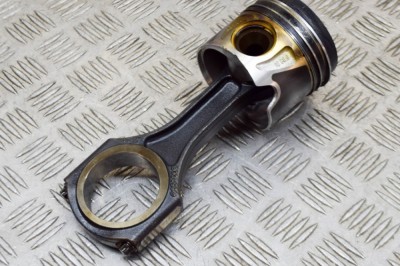 Piston MERCEDES-BENZ SPRINTER 3-t 906 2011 OEM: A6460300917,A6460300220 13622368 foto