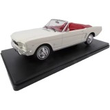 Macheta 1965 Ford Mustang Cabrio Crem 1:24 replica metal