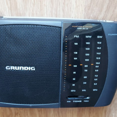 RADIO GRUNDIG PRIMA BOY 80 , FUNCTIONEAZA . APARATUL ESTE CA NOU .