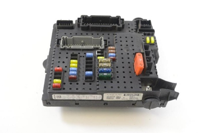 Panou de siguranțe VOLVO S60 I 2003 OEM: 30732769,28014120,30728273 2872559
