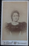Fotografie tip CDV, Femeie in rochie de gala, inceput de secol XX