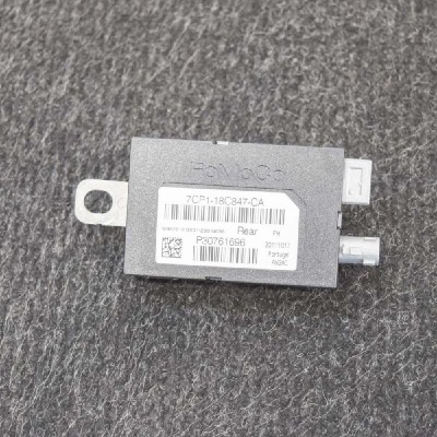 Amplificator de antena VOLVO V60 2011 OEM: 307616967CP1-18C847-CA 4196876 foto