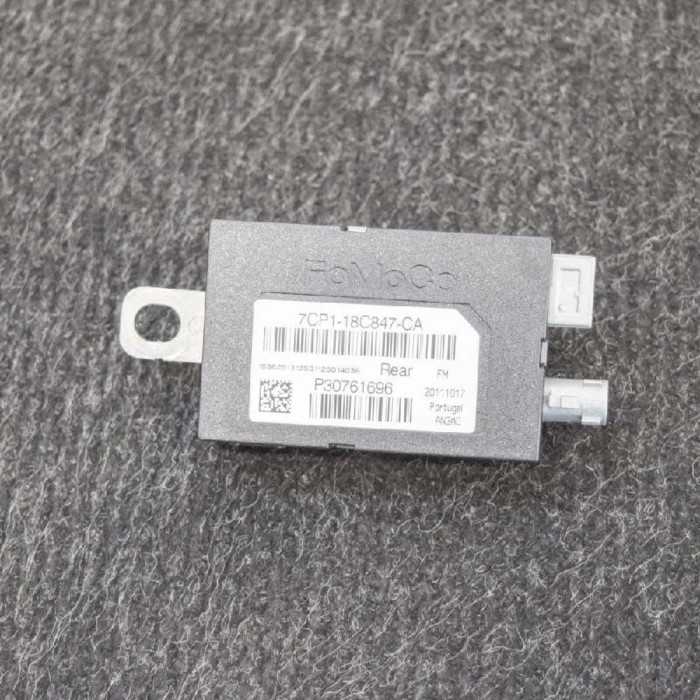 Amplificator de antena VOLVO V60 2011 OEM: 307616967CP1-18C847-CA 4196876