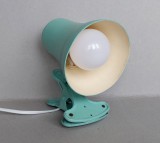 Lampa metalica cu clema de birou sau etajera, functionala, Epoca de Aur anii 70