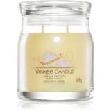 Yankee Candle Vanilla Cupcake lum&acirc;nare parfumată Signature 368 g