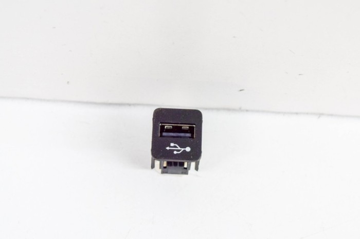 USB BMW iX3 G08 2021 OEM: 9229294 | 21334494