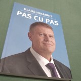 Cumpara ieftin KLAUS IOHANNIS-PAS CU PAS