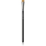 MAC Cosmetics Brush 212 Flat Definer Brush perie plata pentru aplicarea fardului 1 buc