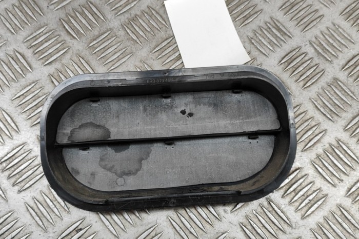 Grila de ventilație caroserie VW PASSAT B8 3G2 2018 OEM: 6R0819465B | 29794172