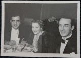 Fotografie, Doi barbati cu papion si o femeie cu haina de bala, la restaurant, anii 40