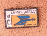 QW9 N7 79 - Insigna - tematica muzica - Fete de la musique - Franta, Europa