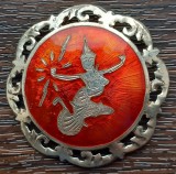 (35) BROSA DIN ARGINT - DANSATOARE KHON SIAM CU EMAIL ROSU, THAILANDA, STERLING 925, SUPERBA