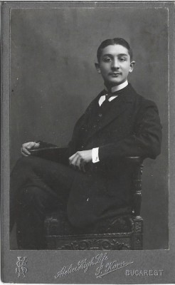 M1316N Paul Rădulescu, fiul medicului Constantin Rădulescu jr și al lui Zoe Boerescu, 1909, studio Korn, București foto