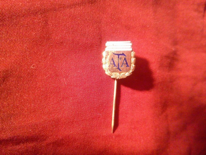 Insigna veche AFA - Asociatia Fotbal Argentina , metal si email , h=1,4cm