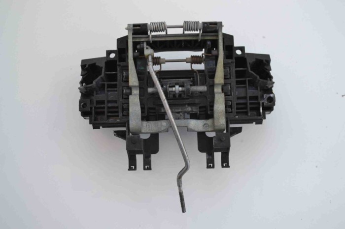 M&acirc;ner exterior ușă st&acirc;nga spate AUDI A8 D3 4E2, 4E8 2004 2426331