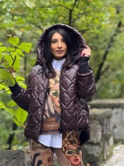 Geaca dama maro cu manseta si capse pe lateral