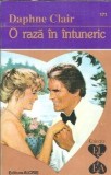 Roman O raza in intuneric - Daphne Clair, Editura Alcris, An 1997, Literatura straina, Editie veche, Coperta brosata