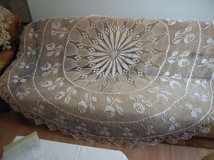 Macrame (mileu) - fata de masa (2) alba cu diametrul de 210 cm