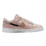 W NIKE DUNK LOW SE