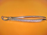 Cleste stomatologic crom in stare buna 16 cm. Exista 2 bucati. Pret pe bucata.