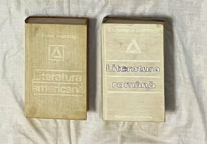 Lot de doua dictionare cartonate cronologice de literatura: americana+romana